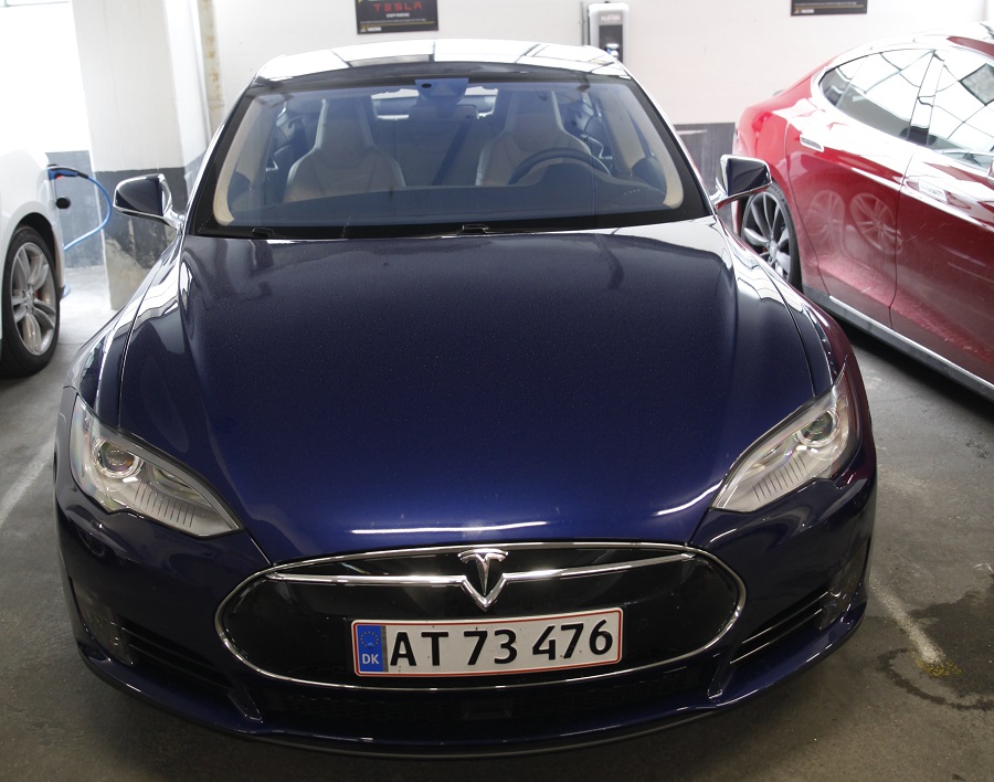 test driving the latest tesla model s 70d